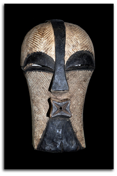 Image of African Songe mask.